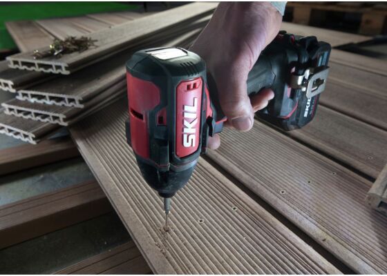 The SKIL 3230 CA carbon brushless cordless cordless screwdriver is a durable and powerful lithium-ion cordless screwdriver equipped with a carbon brushless motor.