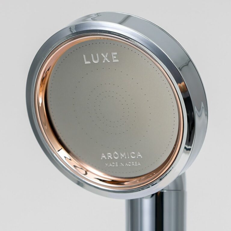 Aromica LUXE suihku tuottaa runsaan täyteläisen suihkun. Raikkaat aromit tuoksuvat kylpyhuoneessa ja Aloe vara hoitaa ihoasi.